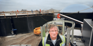 Manure digestion with wood