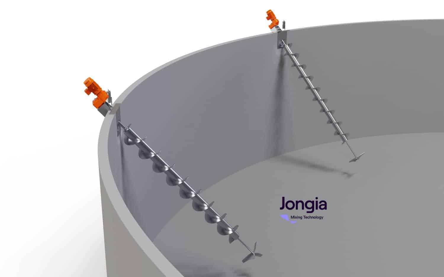 Een grote, ronde, grijze tank met twee schuin geplaatste metalen mengvijzels. Elke vijzel heeft een oranje motor bovenop en spiraalvormige bladen die naar beneden in de tank steken. De tank lijkt leeg en de achtergrond is effen wit.